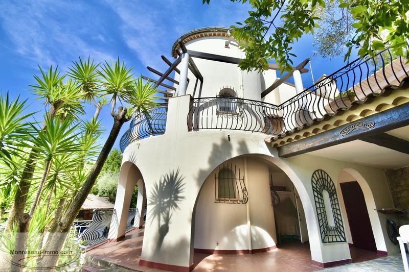 Maison - 260 m² - 7 pièces