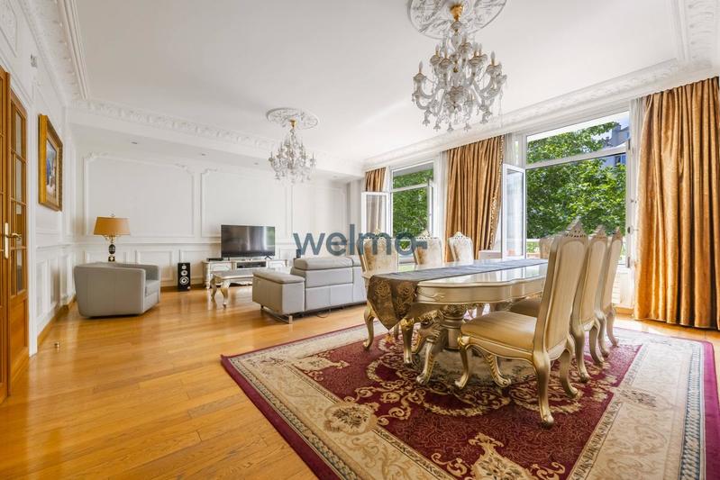 Appartement - 210 m² - 7 pièces