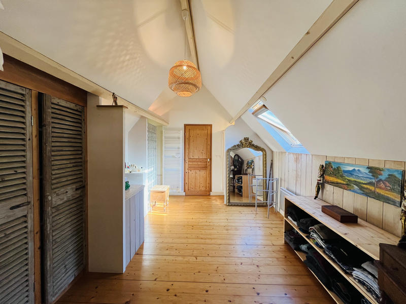 Maison - 235 m² - 8 pièces