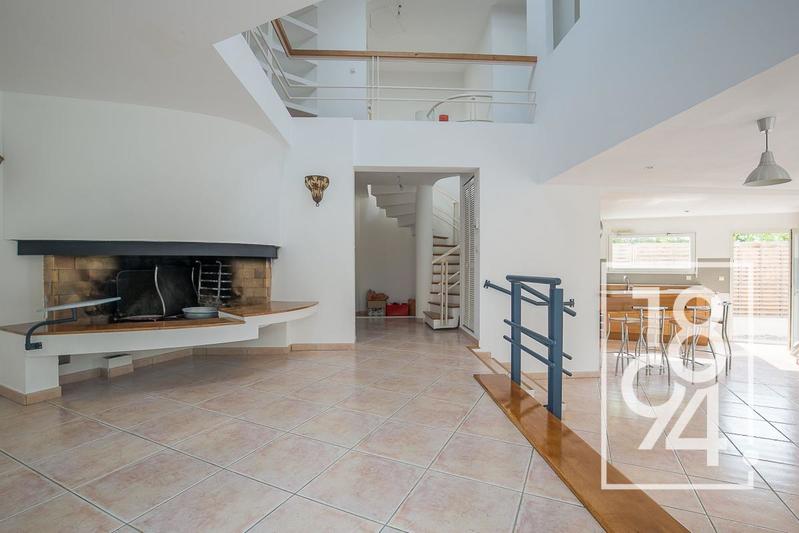 Maison d'architecte - 239 m² - 6 pièces