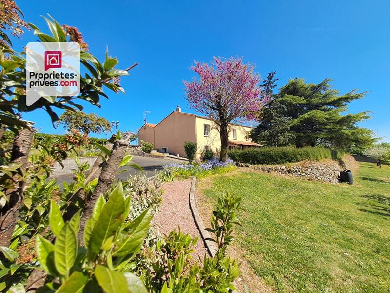 Maison - 187 m² - 11 pièces