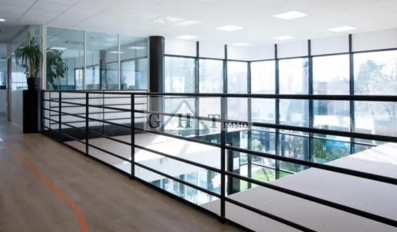 Entrepôt - 2 596 m²