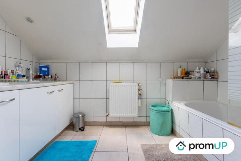 Maison - 220 m² - 6 pièces