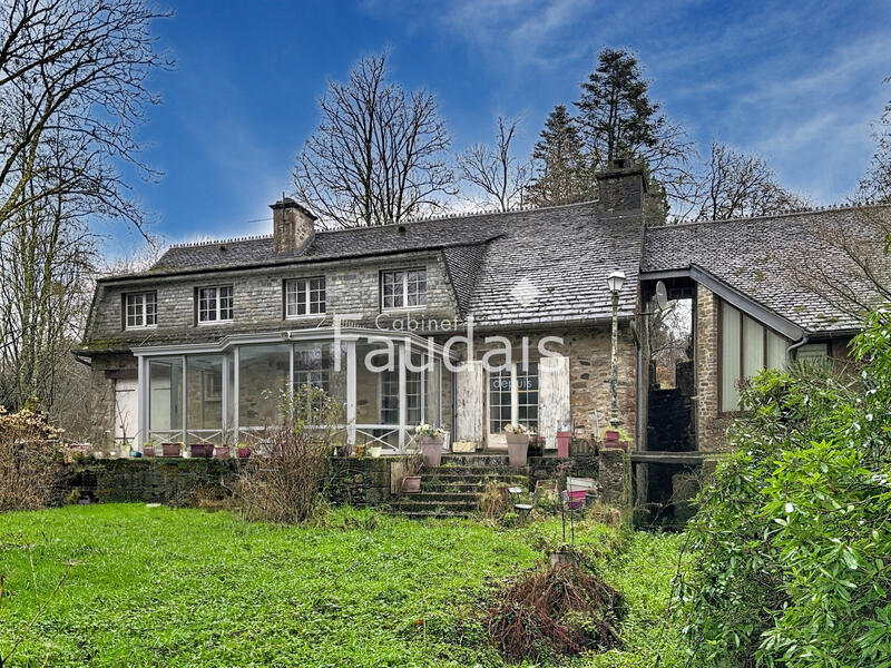 Propriété - 152 m² - 6 pièces