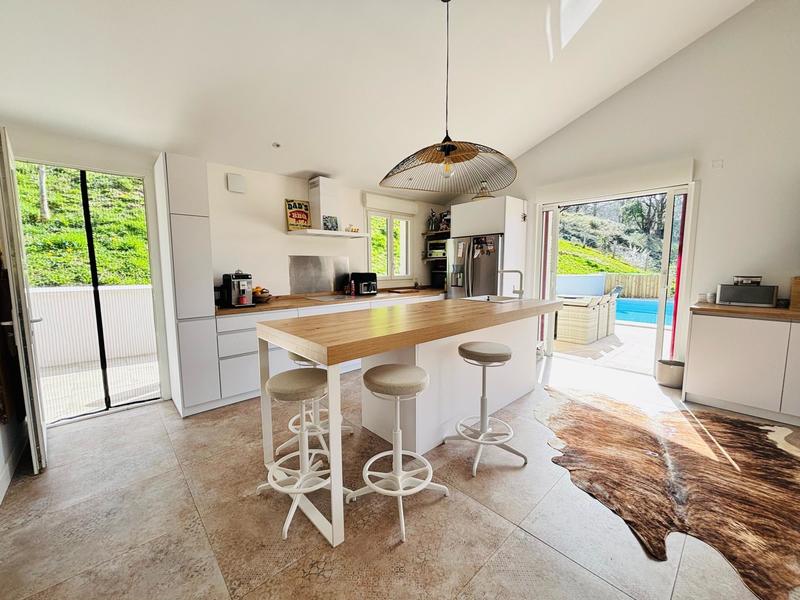 Maison - 185 m² - 9 pièces