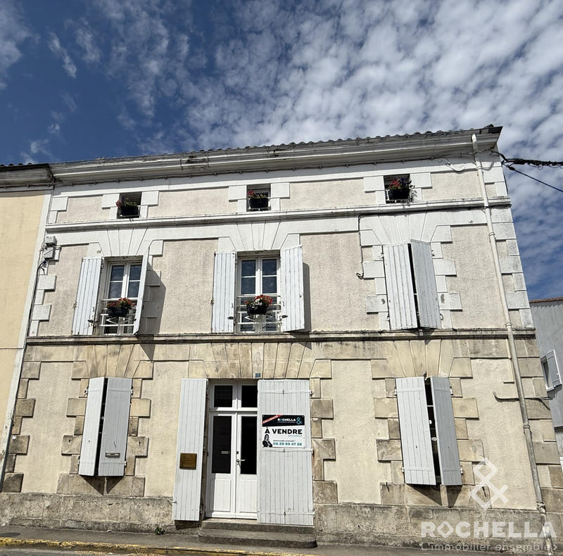 Maison ancienne - 183 m² - 8 pièces