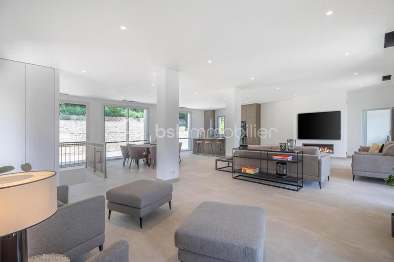 Villa - 243 m² - 6 pièces