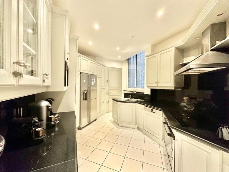 Appartement - 242 m²