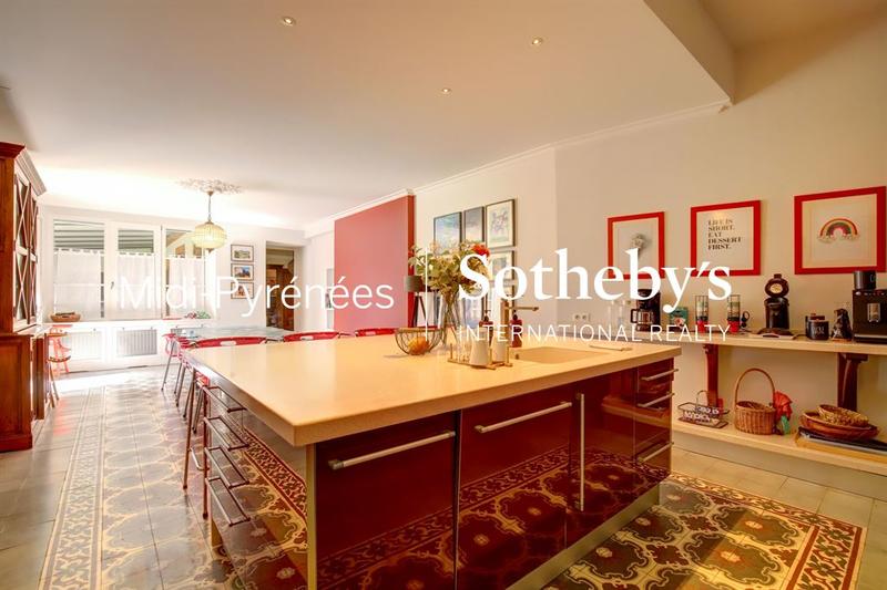 Maison - 477 m² - 15 pièces