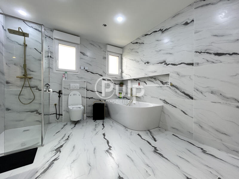 Maison - 194 m² - 6 pièces