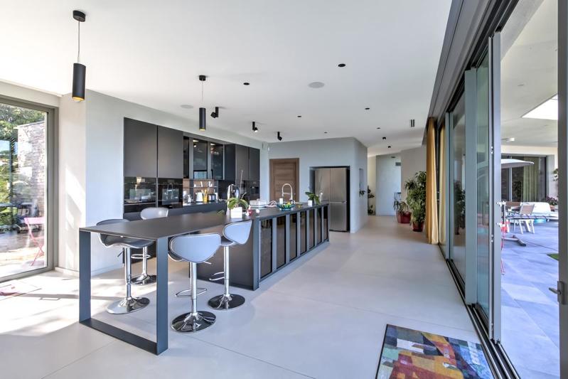 Maison - 320 m² - 14 pièces