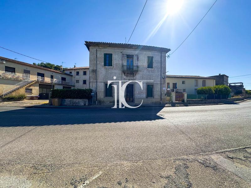 Maison de ville - 220 m² - 10 pièces