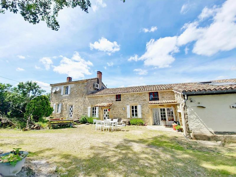 Maison - 284 m² - 8 pièces