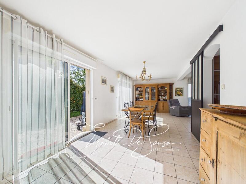 Maison - 220 m² - 6 pièces