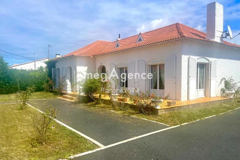 Maison - 234 m² - 8 pièces