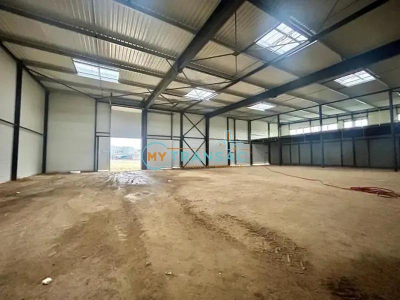 Local d'activité / Entrepôt - 691 m²