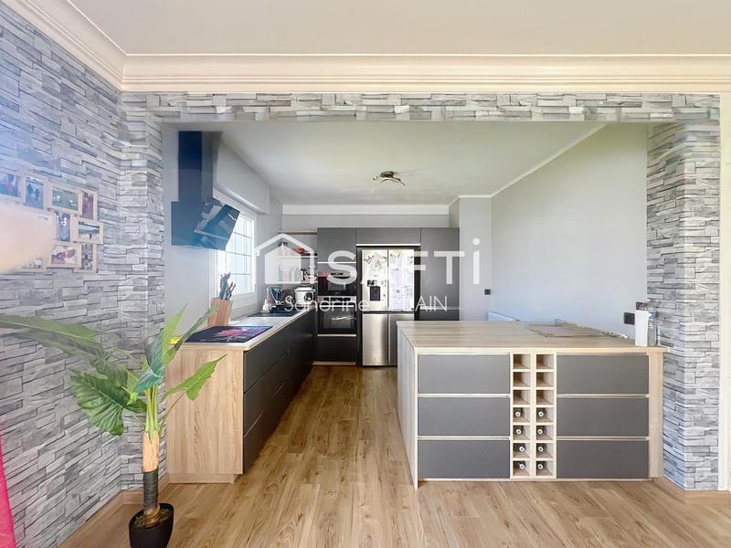 Maison - 186 m² - 8 pièces