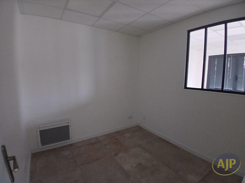 Local d'activité / Entrepôt - 47 m² - 3 pièces