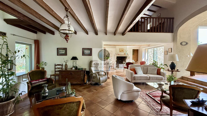 Maison - 214 m² - 10 pièces