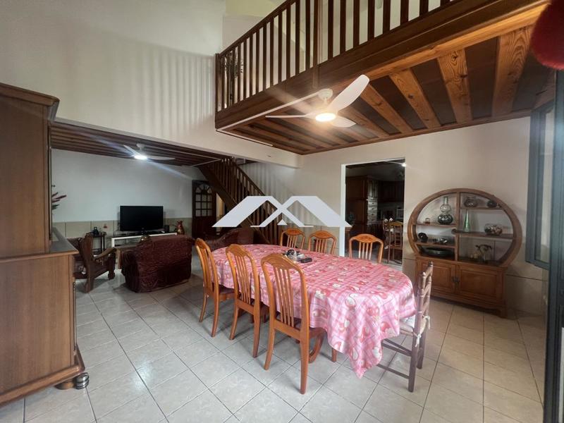 Villa - 270 m² - 9 pièces