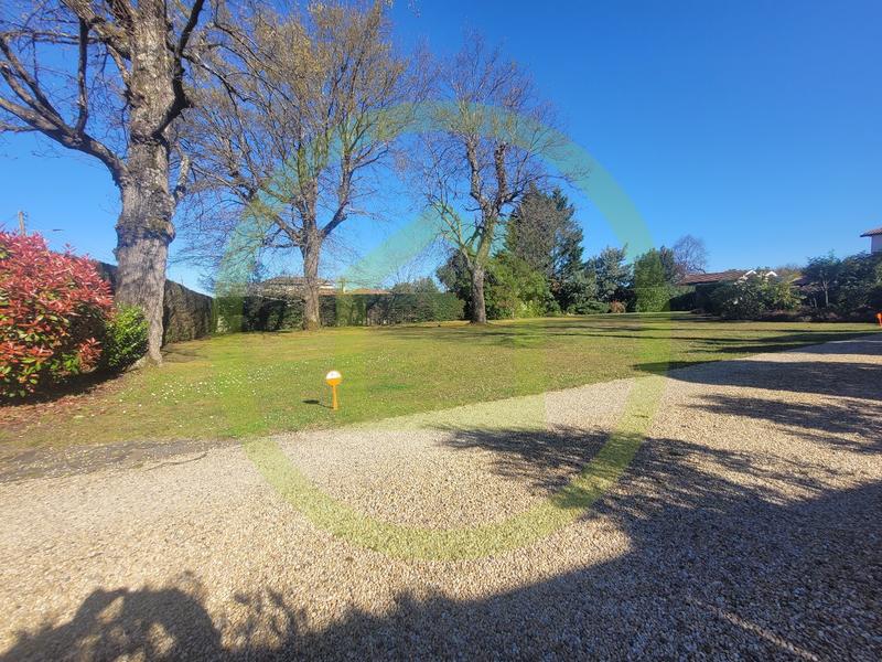 Terrain constructible - 832 m²