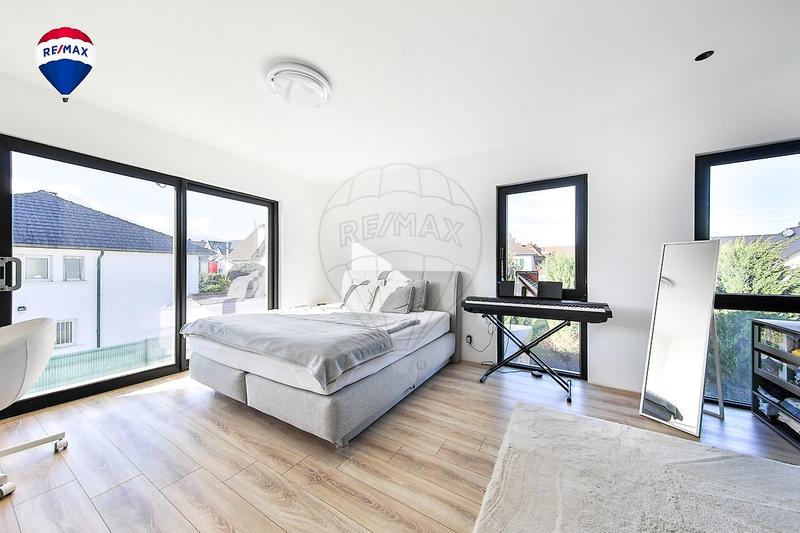 Maison - 348 m² - 7 pièces