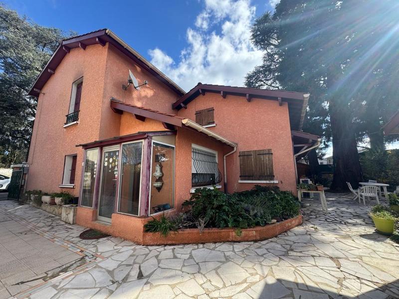 Maison - 168 m² - 7 pièces