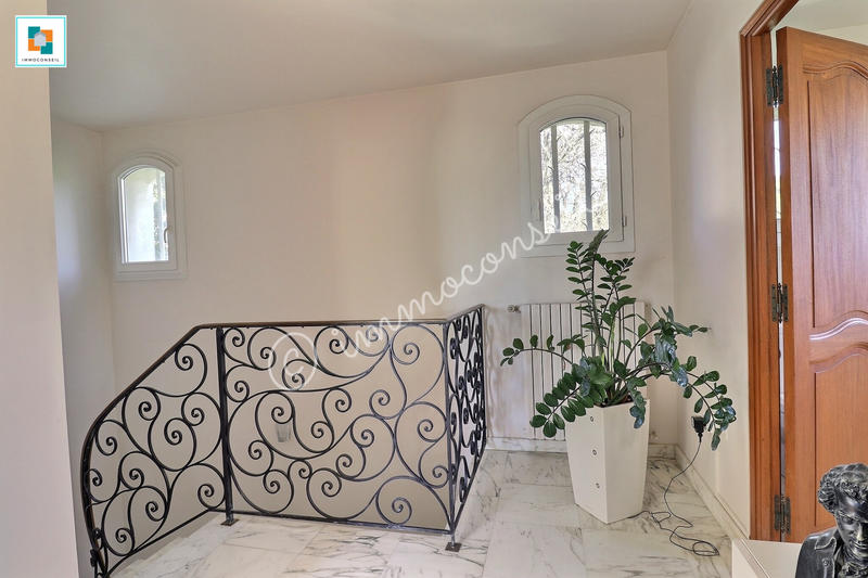 Maison - 180 m² - 5 pièces