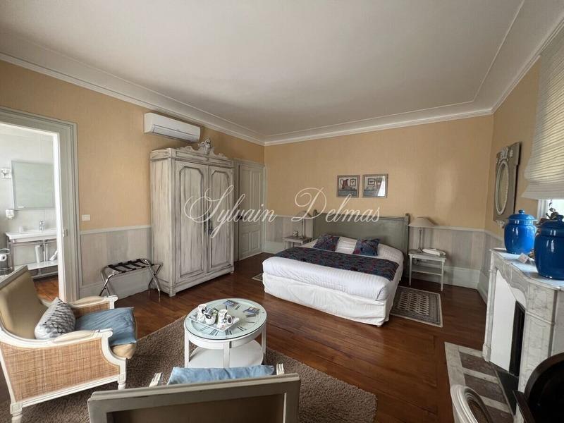 Château - 1 000 m² - 32 pièces