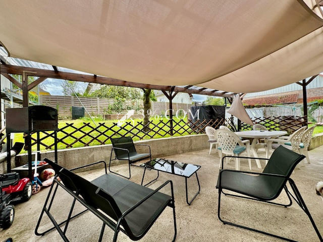 Maison - 255 m² - 9 pièces