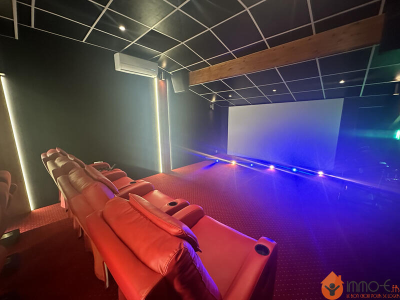 Maison - 315 m² - 9 pièces