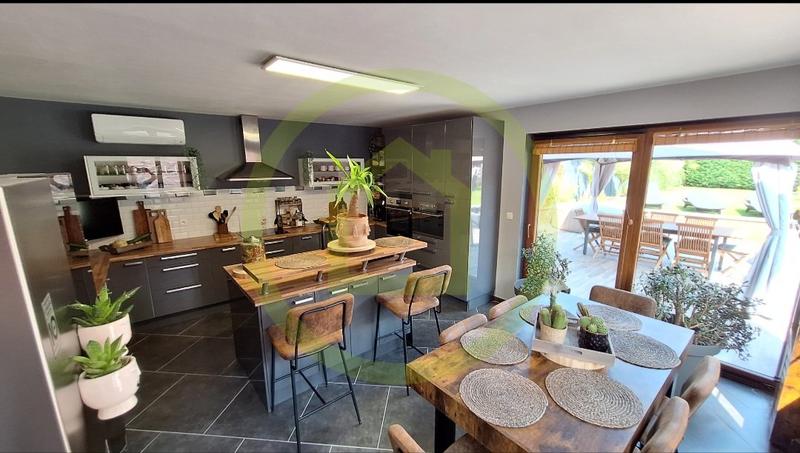 Maison - 217 m² - 8 pièces