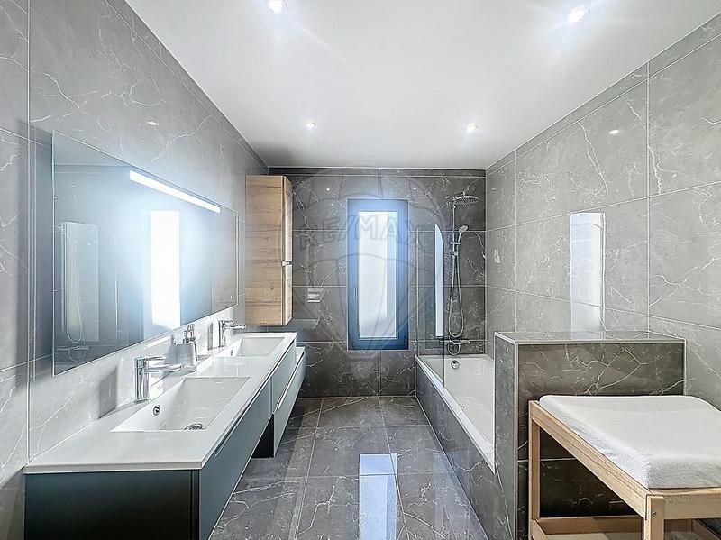 Villa - 181 m² - 7 pièces