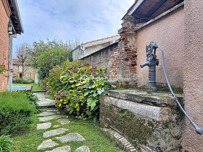 Propriété - 244 m² - 9 pièces