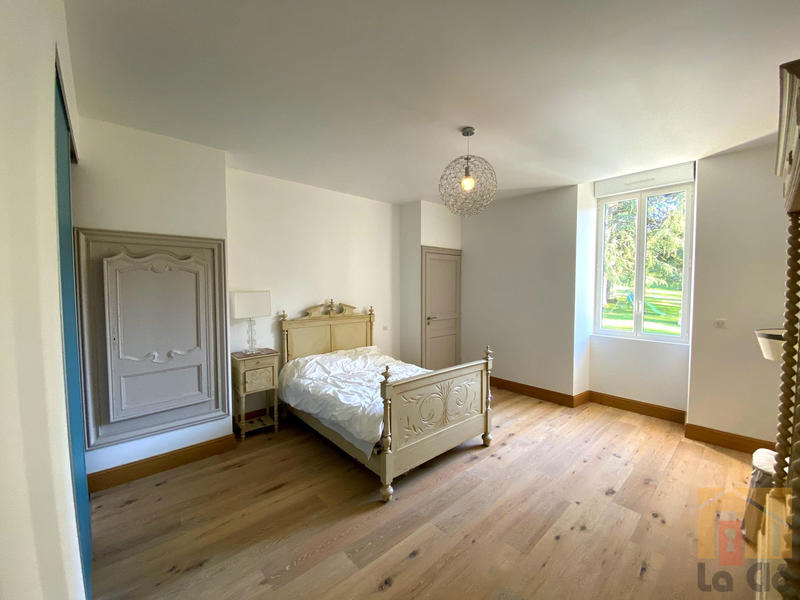 Maison - 450 m² - 11 pièces