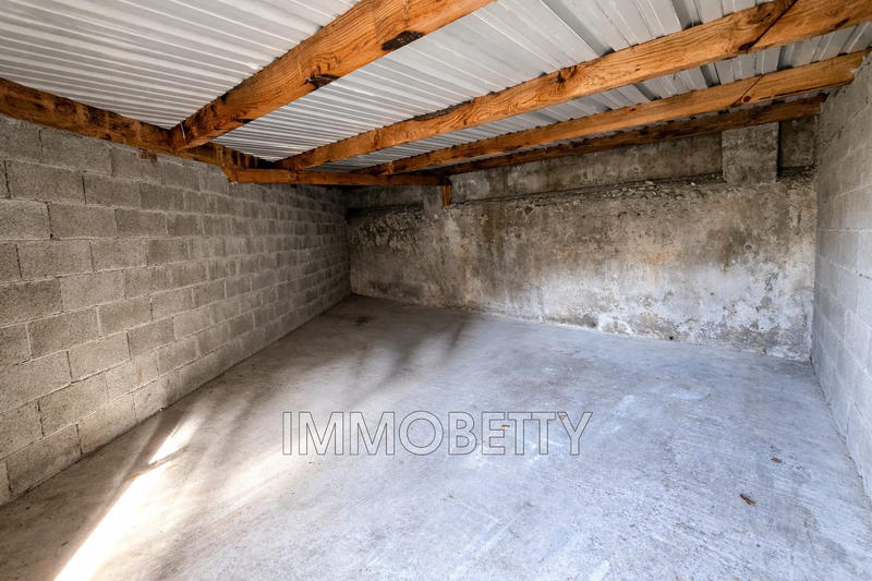 Parking / Garage - 24 m²