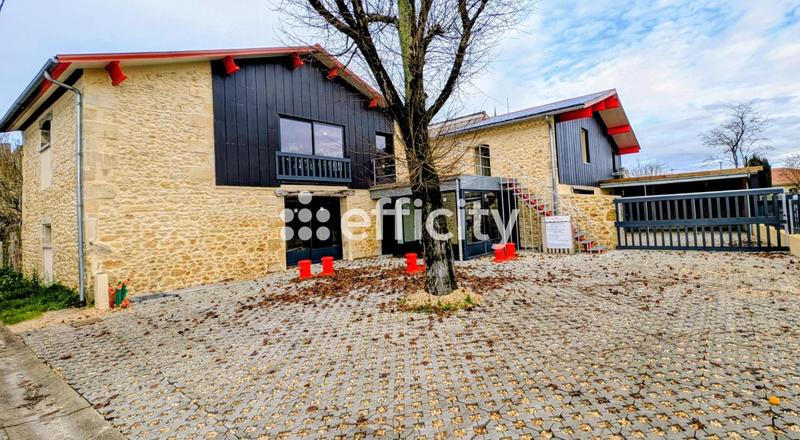 Maison - 250 m² - 7 pièces