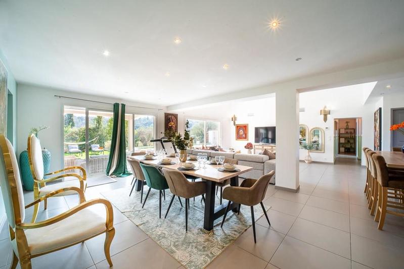 Villa - 250 m² - 9 pièces