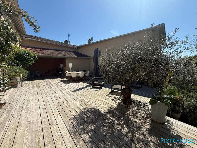 Maison - 380 m² - 5 pièces