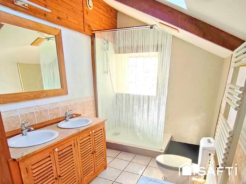 Maison - 228 m² - 8 pièces