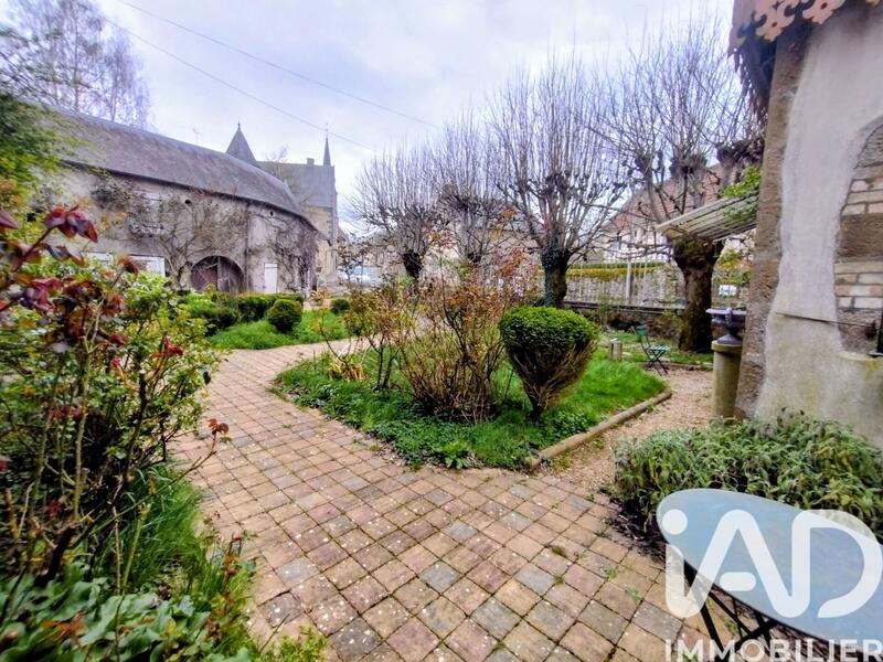 Maison - 238 m² - 8 pièces