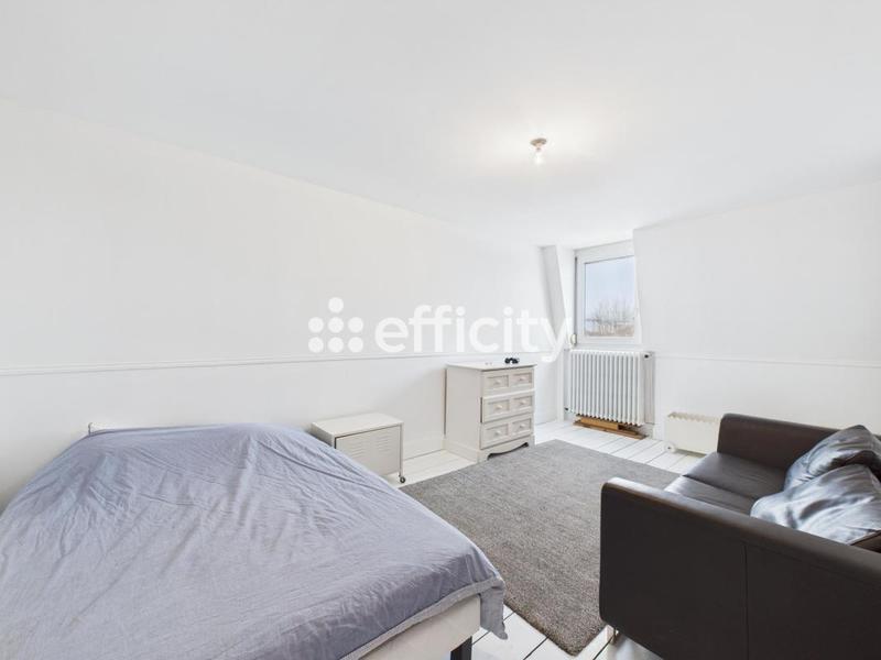 Maison - 228 m² - 9 pièces