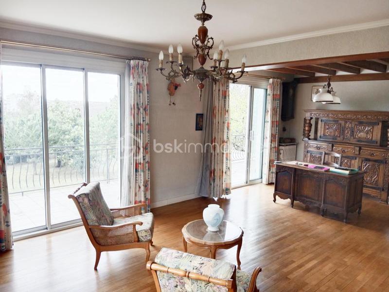 Maison traditionnelle - 177 m² - 8 pièces