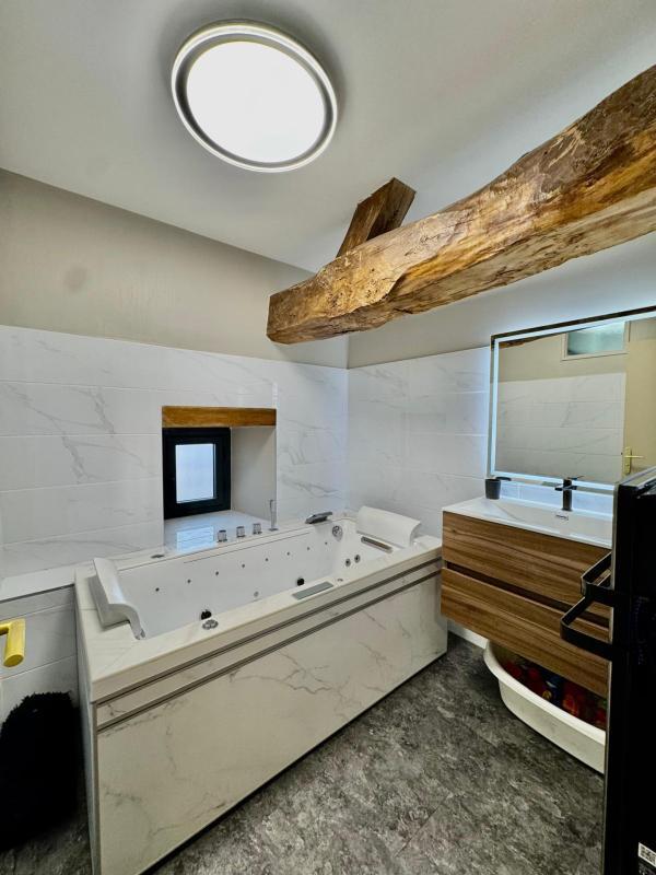 Demeure - 202 m² - 8 pièces