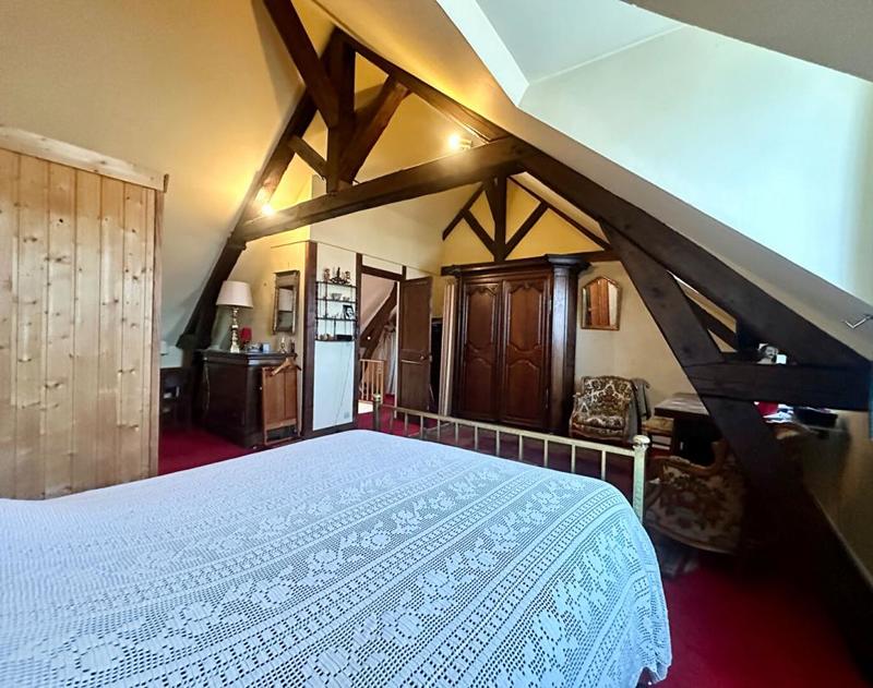 Maison - 207 m² - 9 pièces