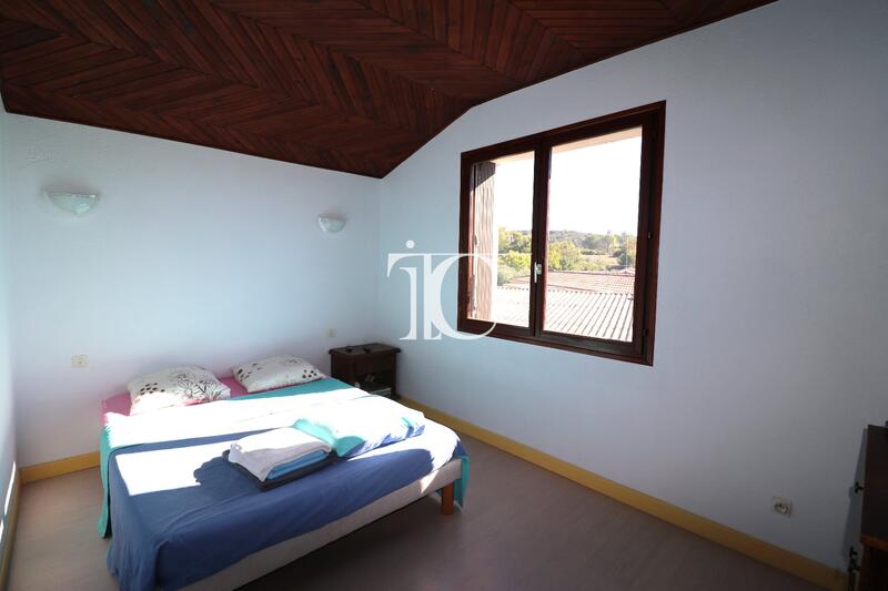 Maison - 208 m² - 9 pièces