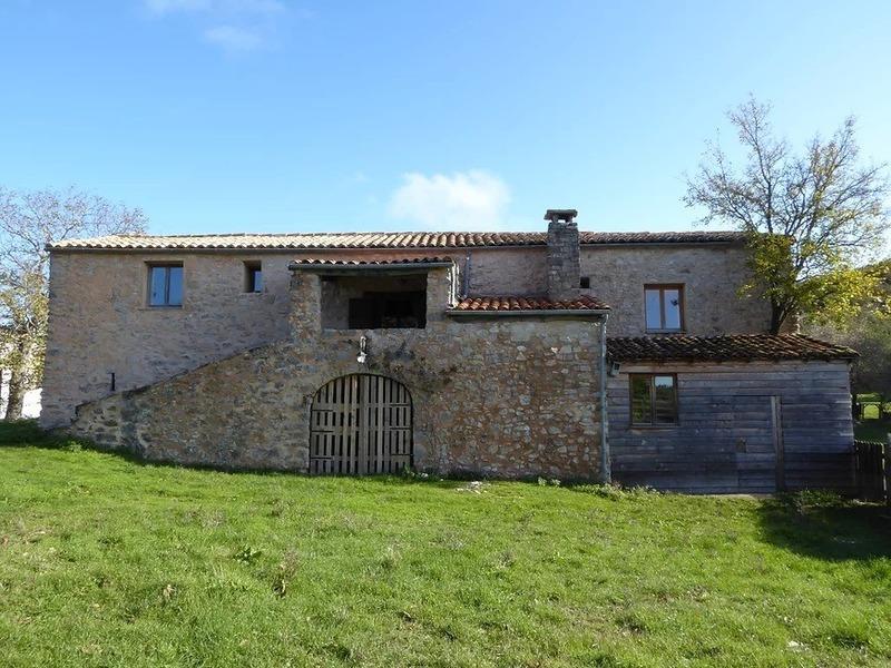 Corps de ferme - 241 m² - 6 pièces