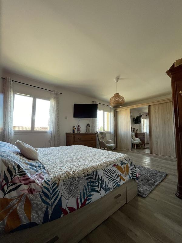 Maison - 218 m² - 6 pièces