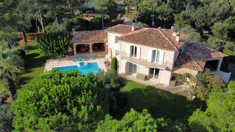 Villa - 210 m² - 6 pièces