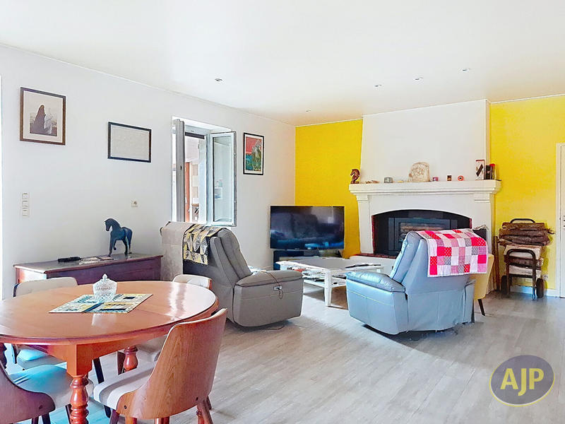 Maison - 220 m² - 7 pièces